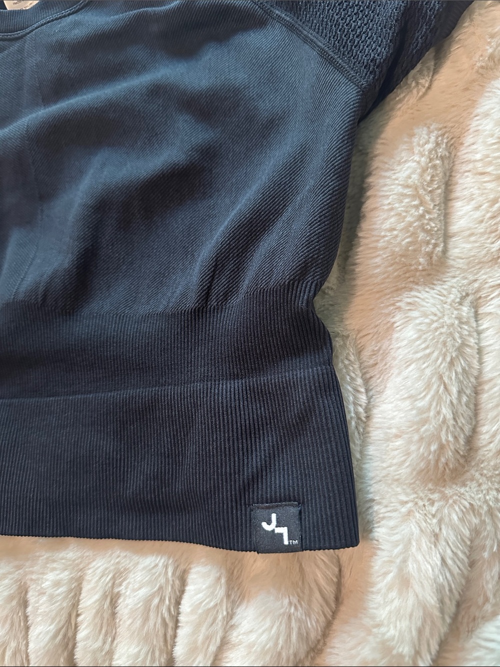 JoyLab Black Women’s' Cropped Active Tee Large - Picture 4 of 8